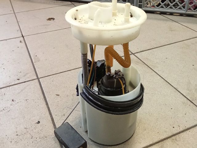 bontott VW POLO V Üzemanyag Szivattyú