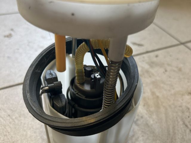 bontott VW POLO V Üzemanyag Szivattyú