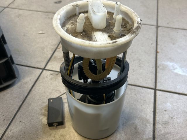 bontott VW POLO V Üzemanyag Szivattyú