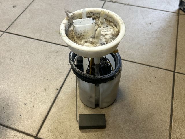 bontott VW POLO V Üzemanyag Szivattyú