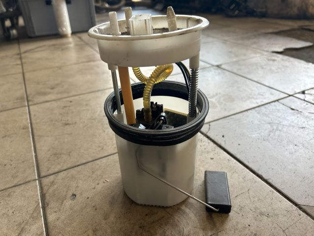 bontott VW POLO V Üzemanyag Szivattyú