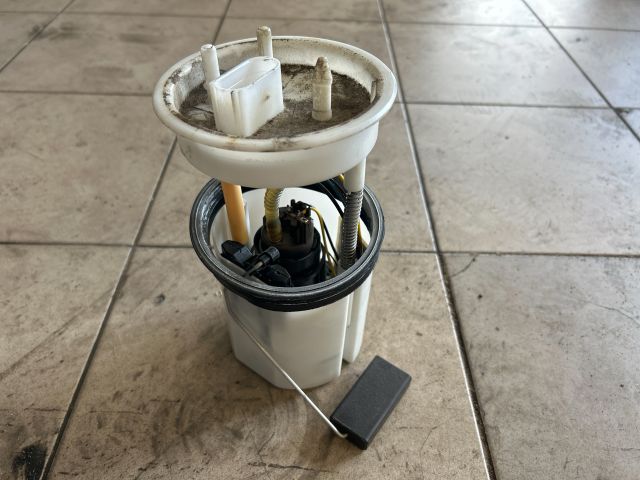 bontott VW POLO V Üzemanyag Szivattyú