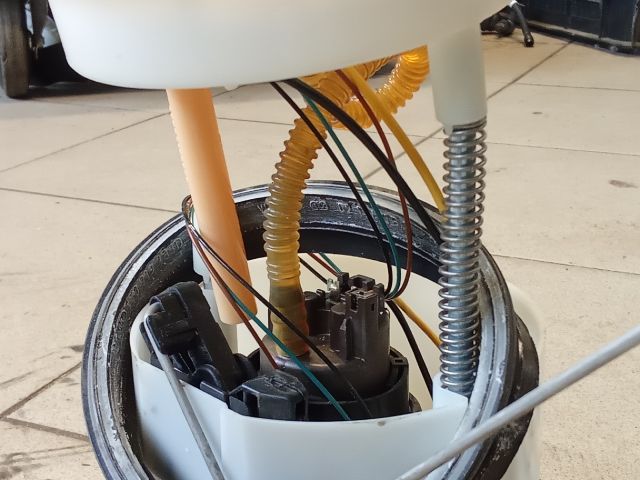 bontott VW POLO V Üzemanyag Szivattyú