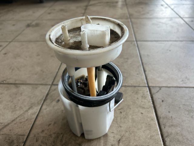 bontott VW POLO V Üzemanyag Szivattyú