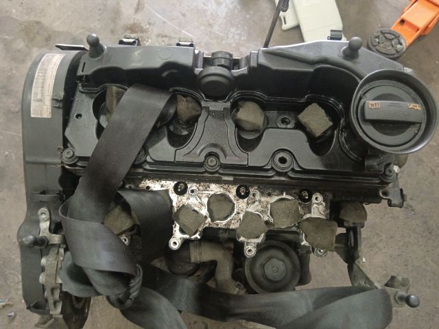 bontott VW POLO V Motor (Fűzött blokk hengerfejjel)