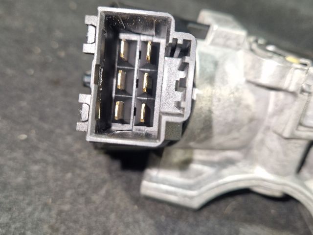 bontott VW POLO V Gyújtáskapcsoló Házzal