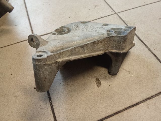 bontott VW POLO V Motor Tartó Bak (Pozíciófüggetlen)