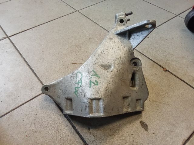 bontott VW POLO V Motor Tartó Bak (Pozíciófüggetlen)