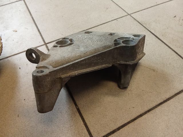 bontott VW POLO V Motor Tartó Bak (Pozíciófüggetlen)