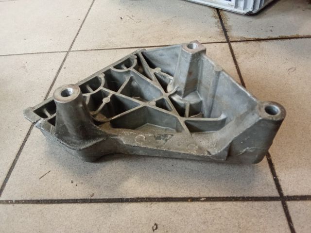 bontott VW POLO V Motor Tartó Bak (Pozíciófüggetlen)