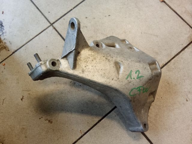 bontott VW POLO V Motor Tartó Bak (Pozíciófüggetlen)