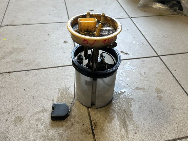 bontott VW POLO V Üzemanyag Szivattyú