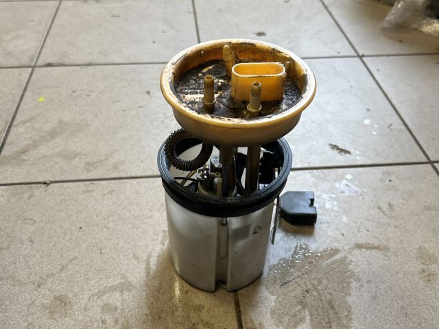 bontott VW POLO V Üzemanyag Szivattyú