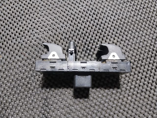 bontott VW POLO V Ablakemelő Kapcsoló Négyes / Kettes