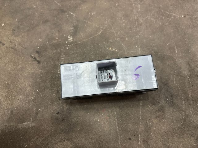 bontott VW POLO V Ablakemelő Kapcsoló Négyes / Kettes