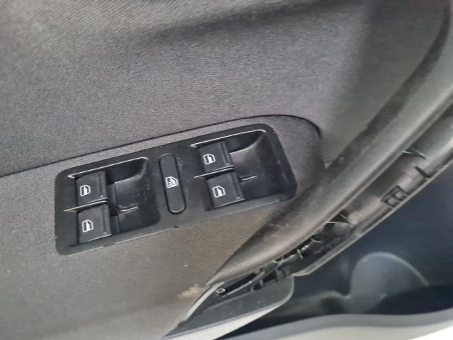 bontott VW POLO V Bal első Ajtó Kárpit