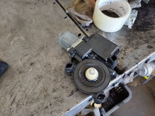 bontott VW POLO V Bal hátsó Ablakemelő Motor