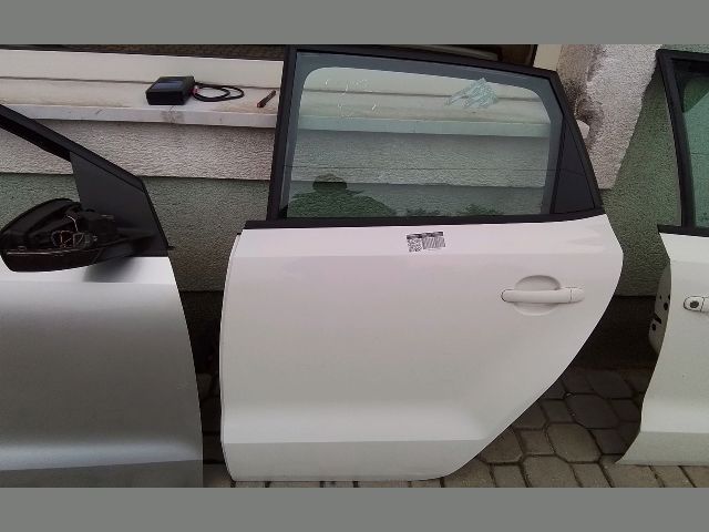 bontott VW POLO V Bal hátsó Ajtó (Részeivel)