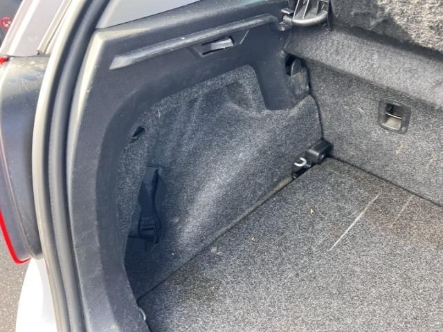 bontott VW POLO V Bal hátsó Csomagtér Burkolat (Műanyag)