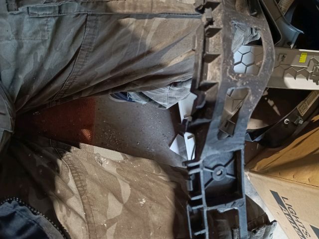 bontott VW POLO V Bal hátsó Oldal Lökhárító Tartó (Műanyag)