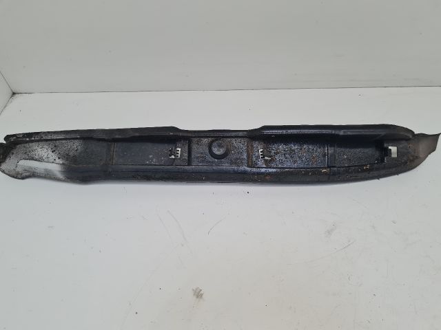 bontott VW POLO V Bal Sárvédő Csavar Burkolat