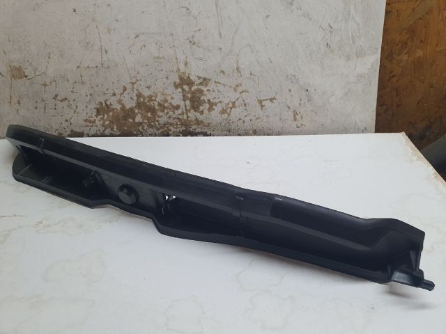 bontott VW POLO V Bal Sárvédő Csavar Burkolat