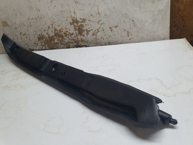 bontott VW POLO V Bal Sárvédő Csavar Burkolat