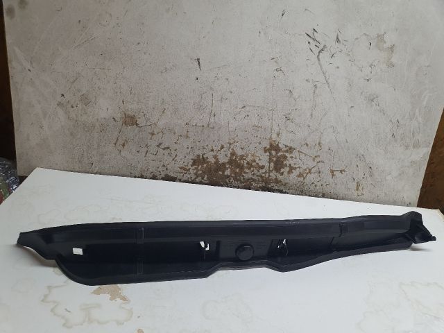 bontott VW POLO V Bal Sárvédő Csavar Burkolat