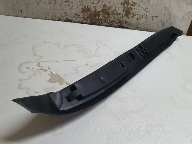 bontott VW POLO V Bal Sárvédő Csavar Burkolat