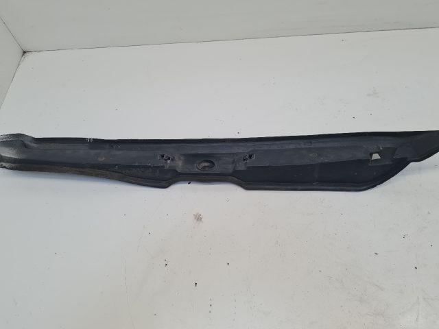 bontott VW POLO V Bal Sárvédő Csavar Burkolat