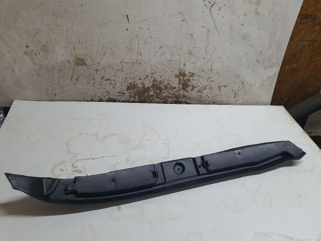 bontott VW POLO V Bal Sárvédő Csavar Burkolat