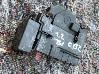 bontott VW POLO V Biztosítéktábla Fedél