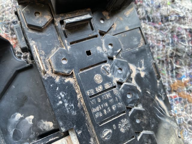 bontott VW POLO V Biztosítéktábla Fedél