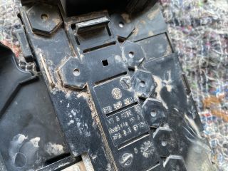 bontott VW POLO V Biztosítéktábla Fedél