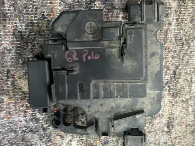 bontott VW POLO V Biztosítéktábla Fedél