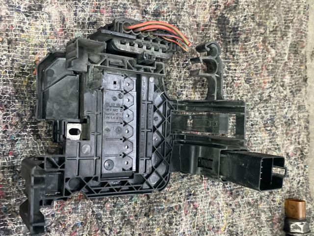 bontott VW POLO V Biztosítéktábla Fedél