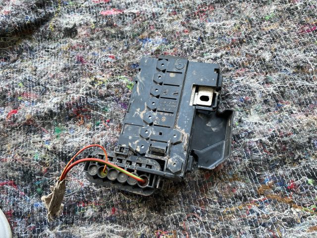 bontott VW POLO V Biztosítéktábla Fedél