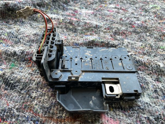 bontott VW POLO V Biztosítéktábla Fedél