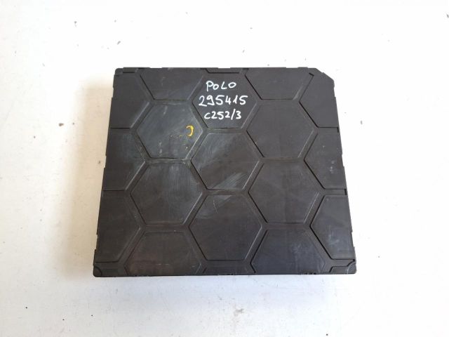 bontott VW POLO V Biztosítéktábla Utastér
