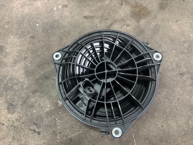 bontott VW POLO V Csomagtér Nyitó Kar / Gomb