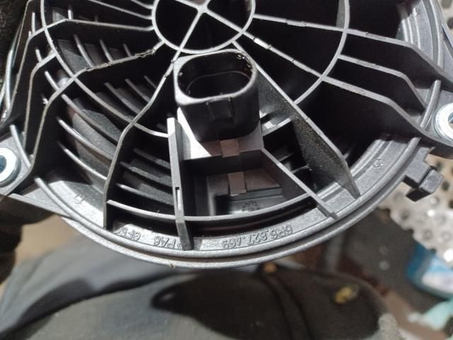 bontott VW POLO V Csomagtér Nyitó Kar / Gomb