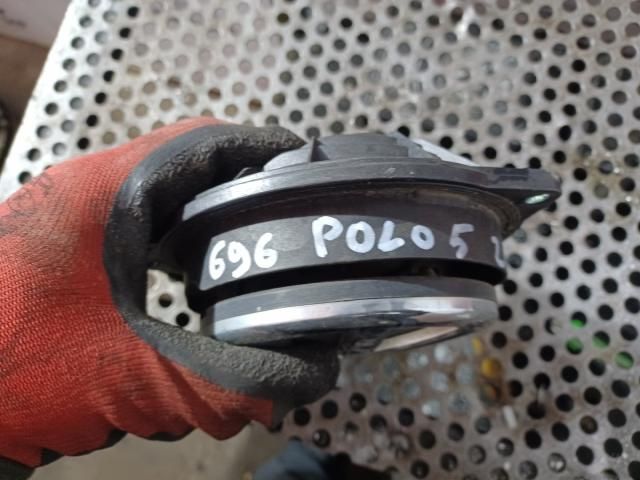 bontott VW POLO V Csomagtér Nyitó Kar / Gomb