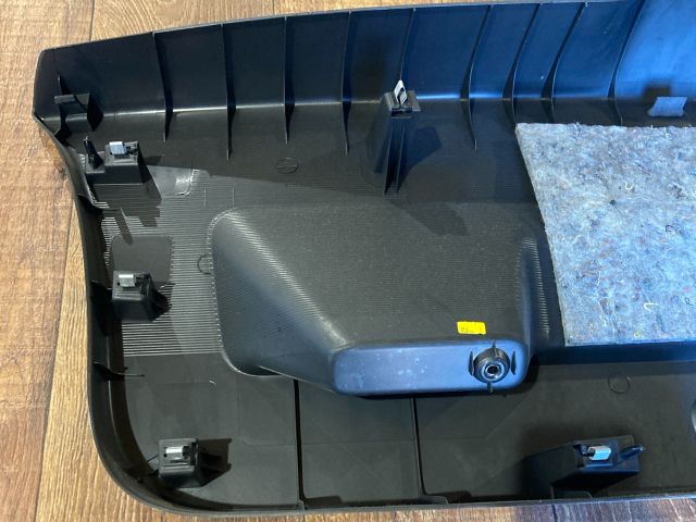 bontott VW POLO V Csomagtérajtó Burkolat Alsó