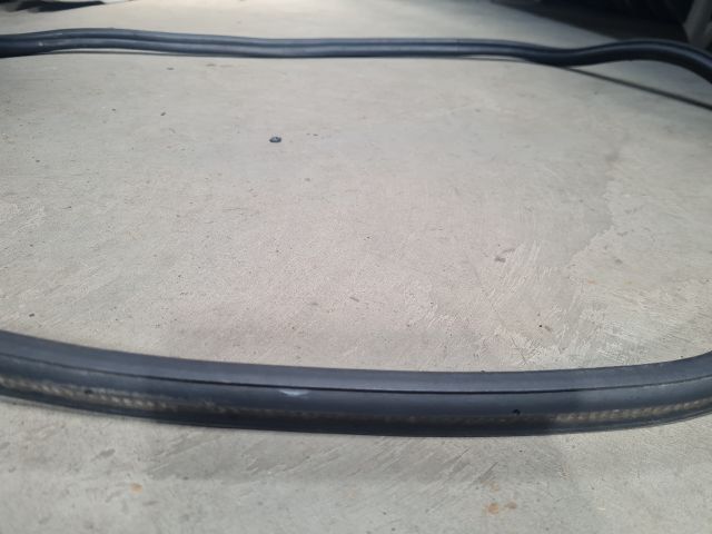 bontott VW POLO V Csomagtérajtó Gumikéder