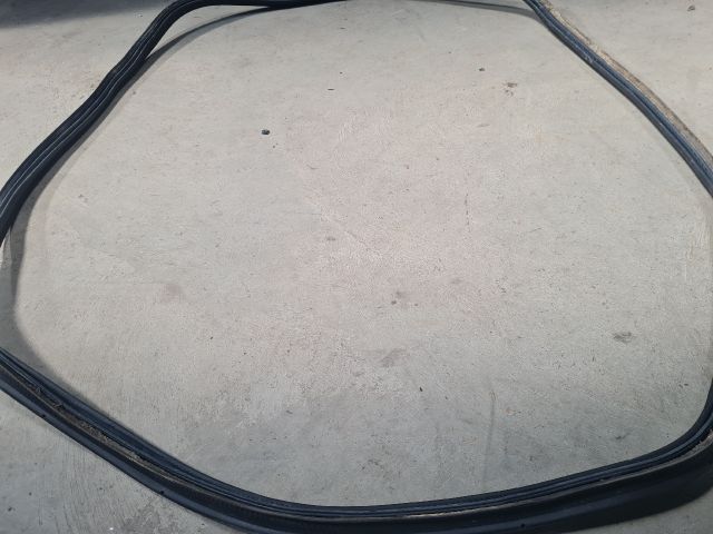 bontott VW POLO V Csomagtérajtó Gumikéder