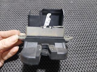 bontott VW POLO V Csomagtérajtó Zárbetét