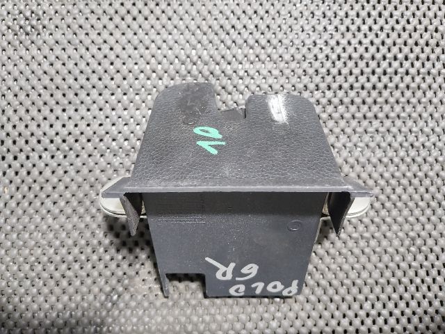 bontott VW POLO V Csomagtérajtó Zárbetét