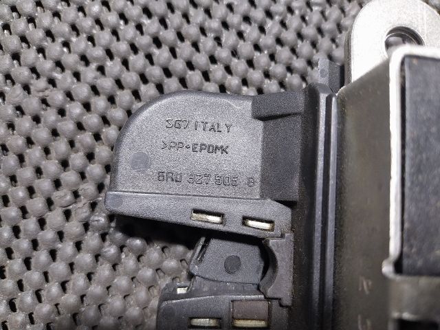 bontott VW POLO V Csomagtérajtó Zárbetét