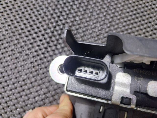 bontott VW POLO V Csomagtérajtó Zárbetét