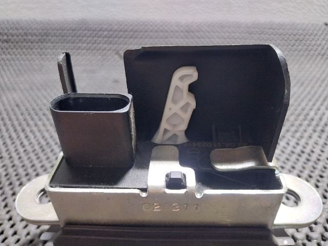 bontott VW POLO V Csomagtérajtó Zárbetét